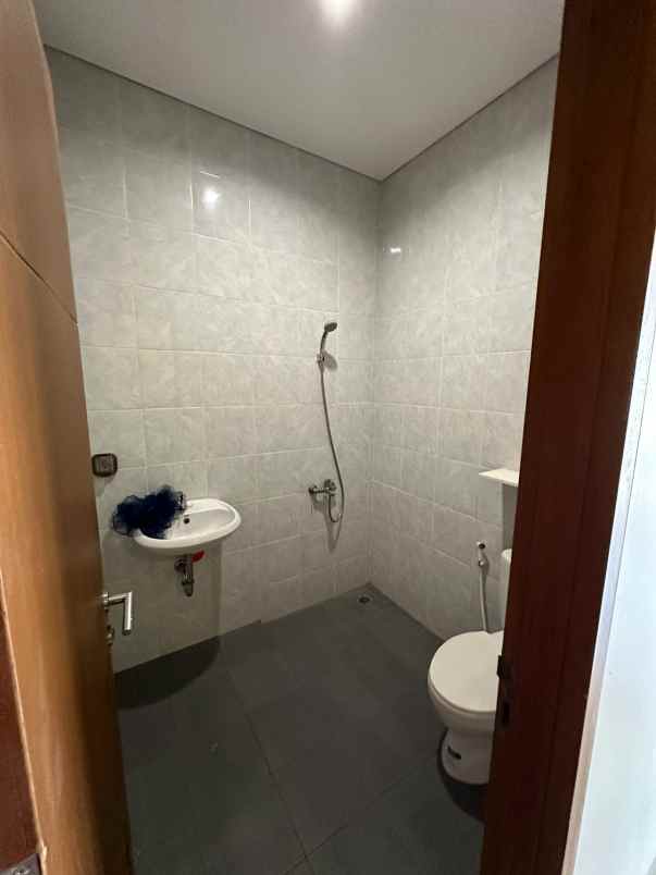 dijual rumah kelapa lilin kelapa gading