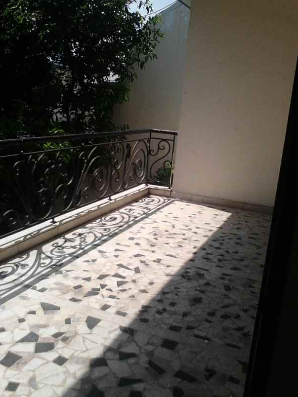 dijual rumah kemang timur