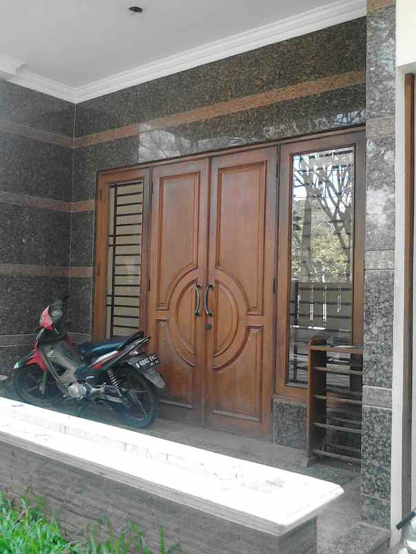 dijual rumah kemang timur