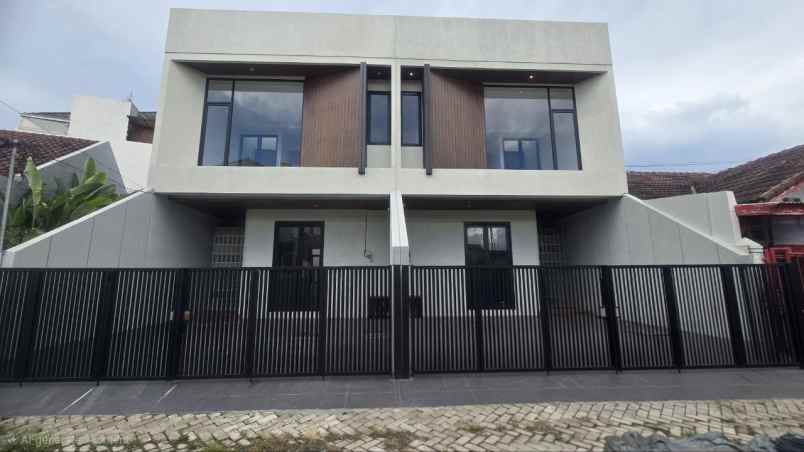 dijual rumah klampis semolo