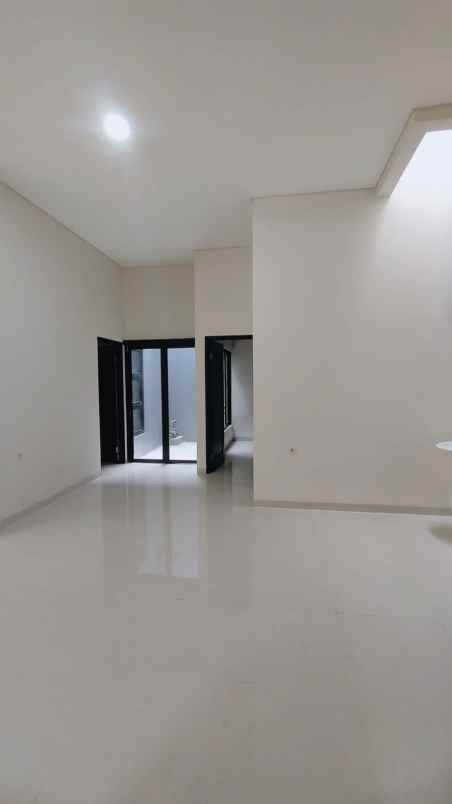 dijual rumah komplek bukit nusa indah