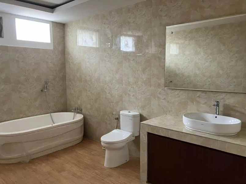 dijual rumah komplek cipaku setiabudhi