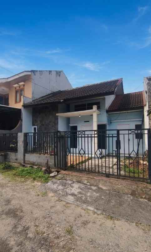 dijual rumah komplek girimekar permai