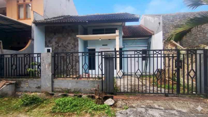 dijual rumah komplek girimekar permai