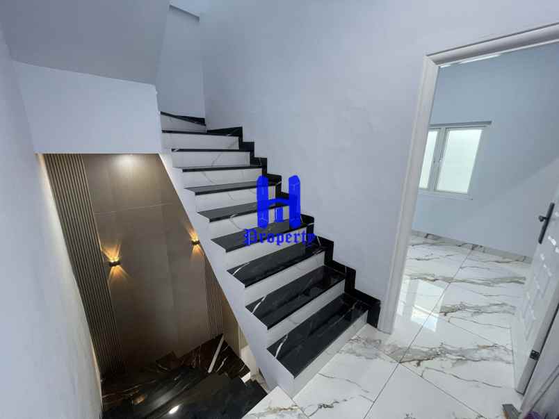 dijual rumah komplek icon estate jalan