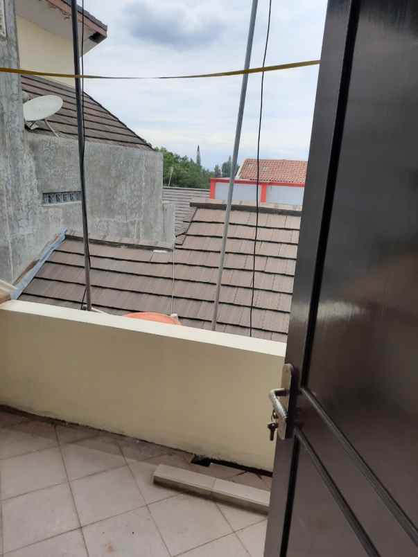 dijual rumah komplek pondok hijau