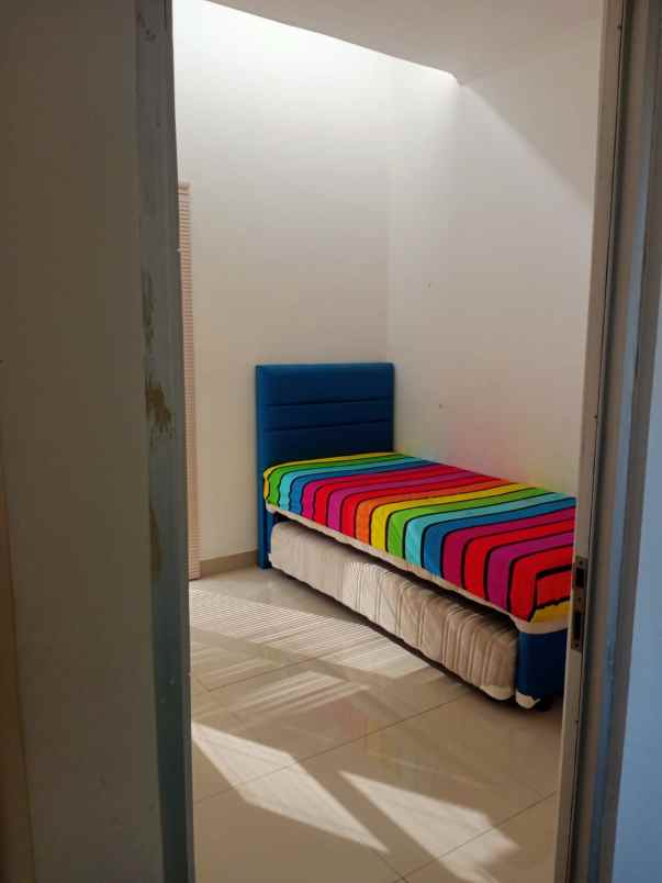 dijual rumah komplek sariwangi