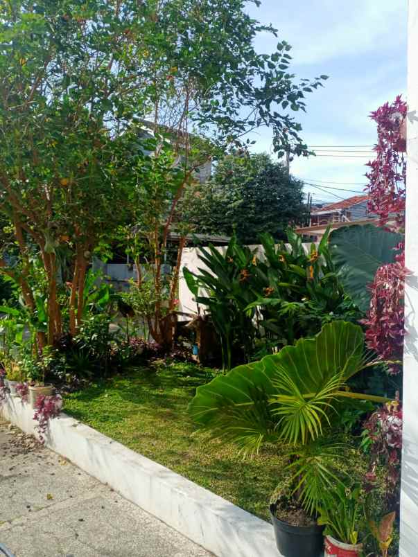 dijual rumah komplek sariwangi