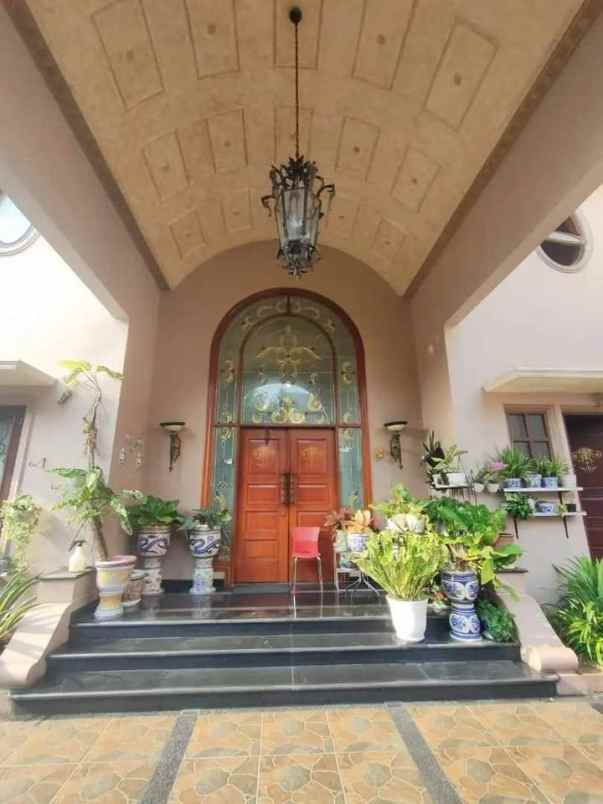 dijual rumah lebak bulus