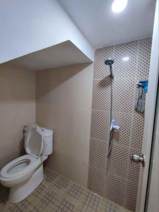 dijual rumah lokasi strategis dp 0 free