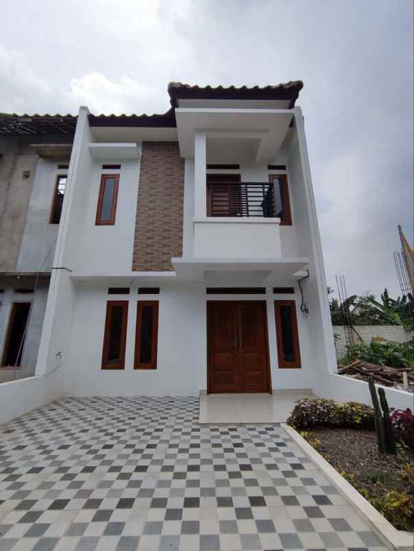 dijual rumah lokasi strategis dp 0 free