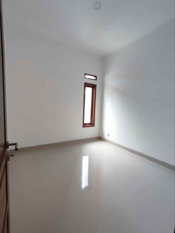 dijual rumah lokasi strategis dp 0 free