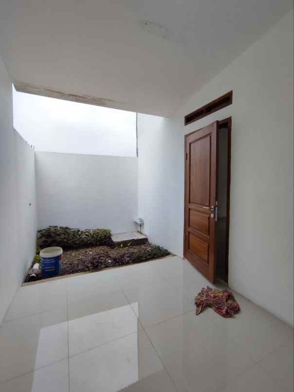 dijual rumah lokasi strategis dp 0 free