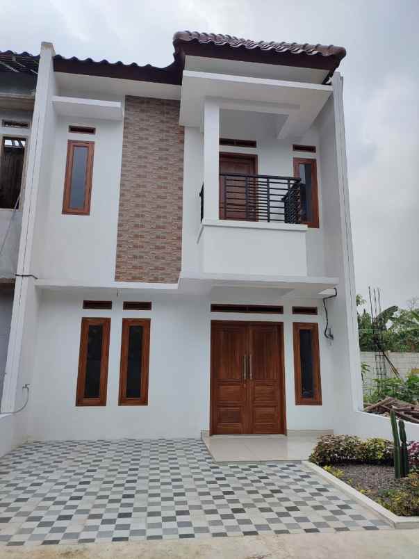 dijual rumah lokasi strategis dp 0 free