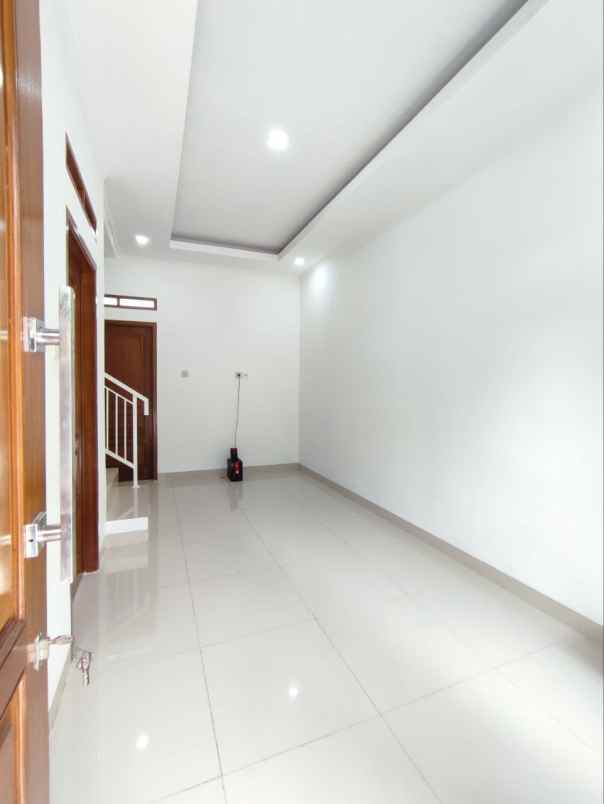 dijual rumah lokasi strategis dp 0 free