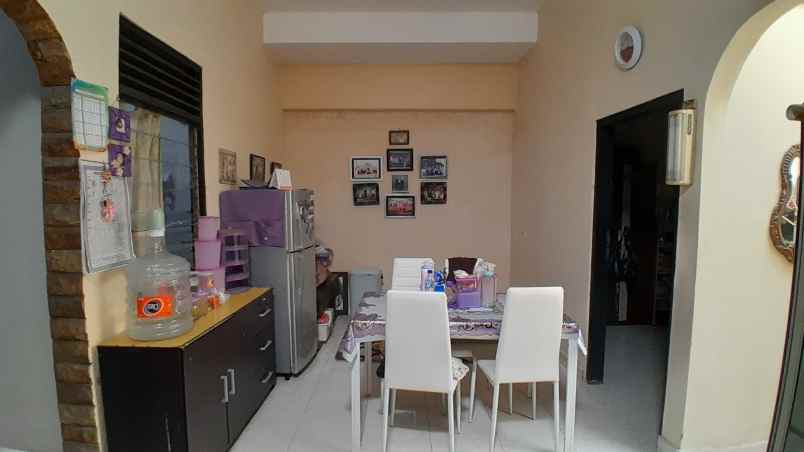 dijual rumah lokasi strategis monang maning