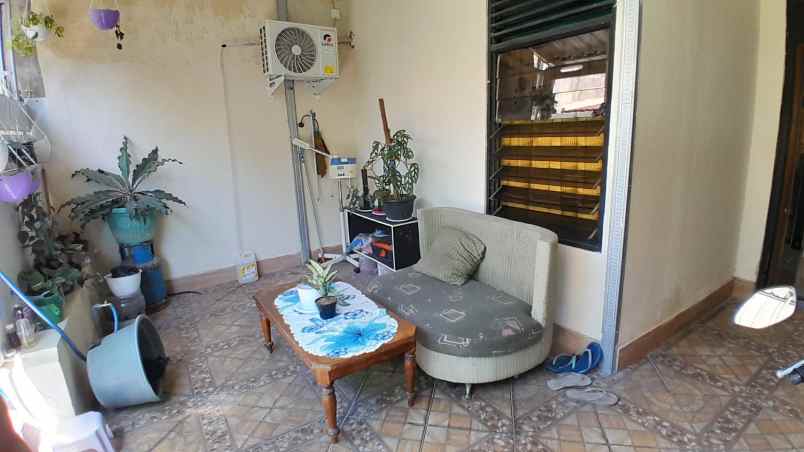 dijual rumah lokasi strategis monang maning