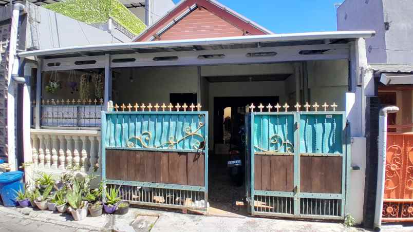 dijual rumah lokasi strategis monang maning