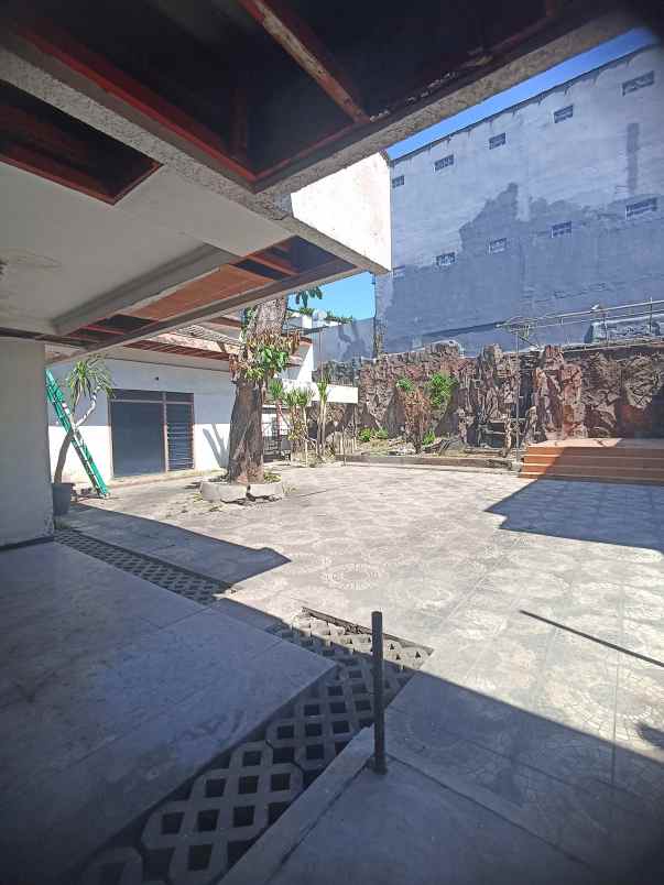 dijual rumah manyar