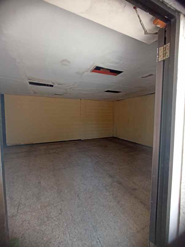 dijual rumah manyar