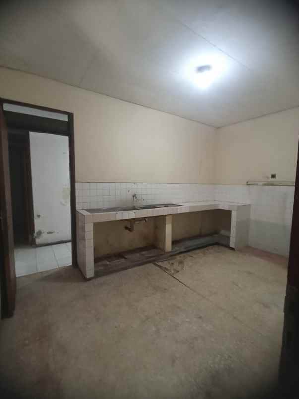 dijual rumah manyar
