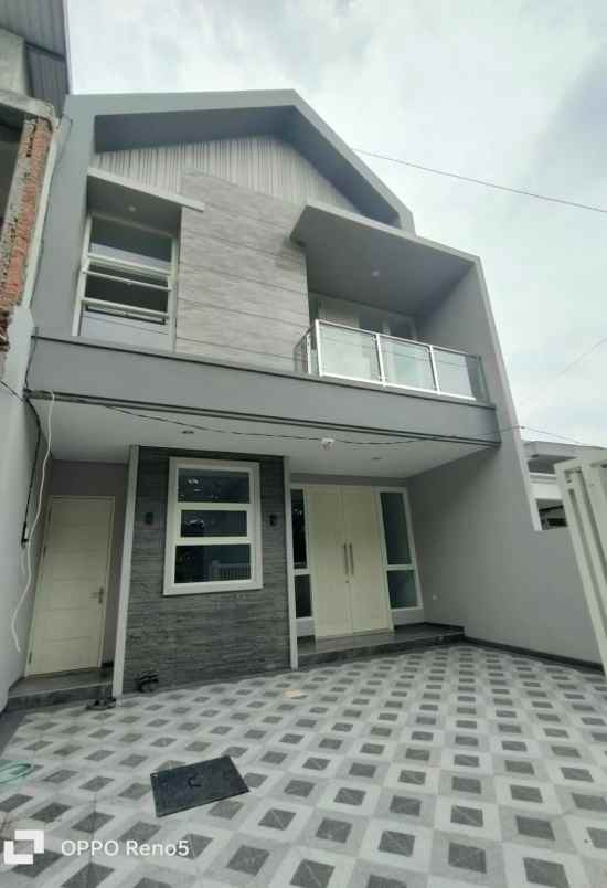 dijual rumah manyar tirtoyoso