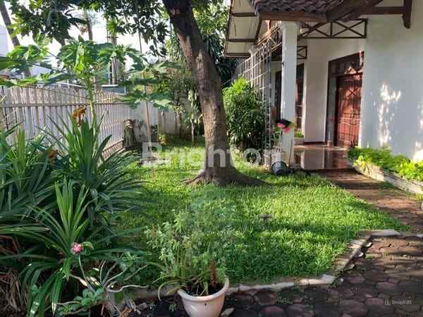 dijual rumah mayjend sungkono