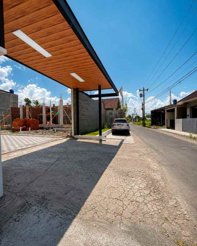 dijual rumah mewah dekat uii