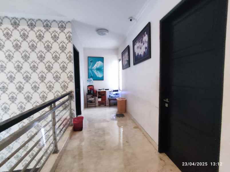 dijual rumah mewah kolam renang kota wisata cibubur