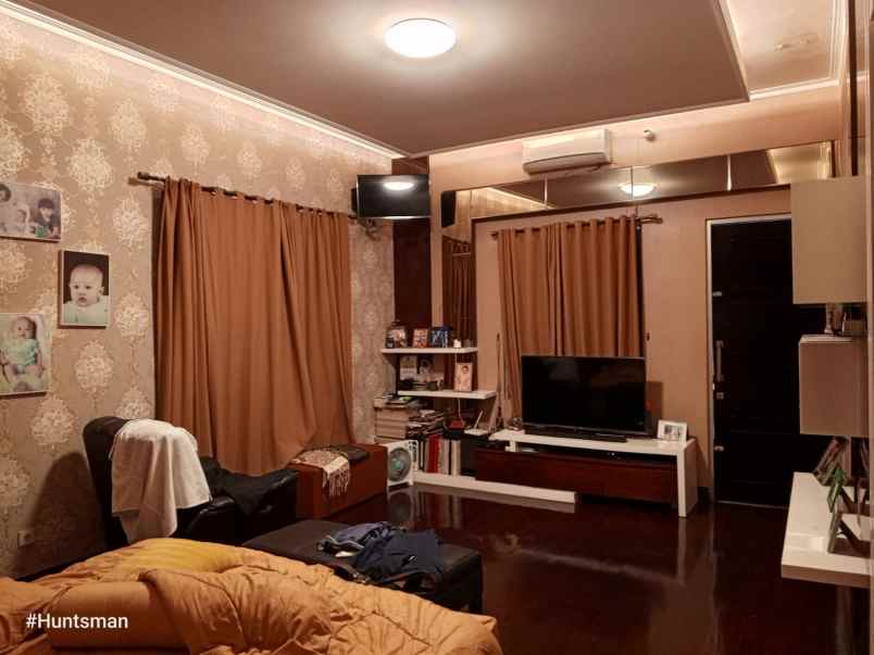 dijual rumah mewah kolam renang kota wisata cibubur