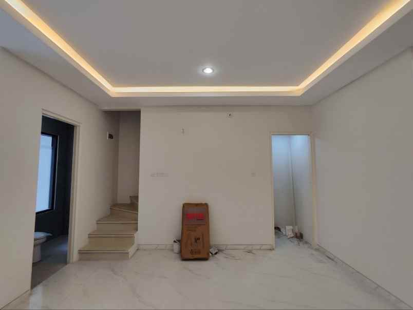 dijual rumah mulyosari