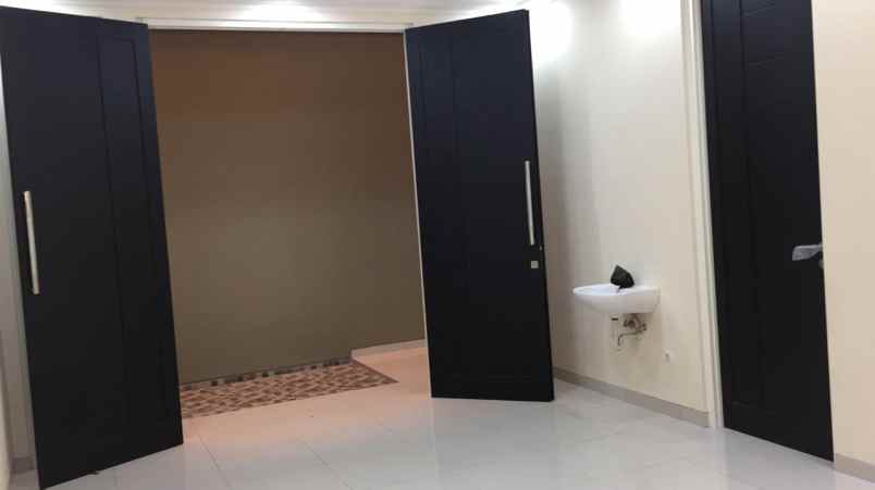 dijual rumah mulyosari baru