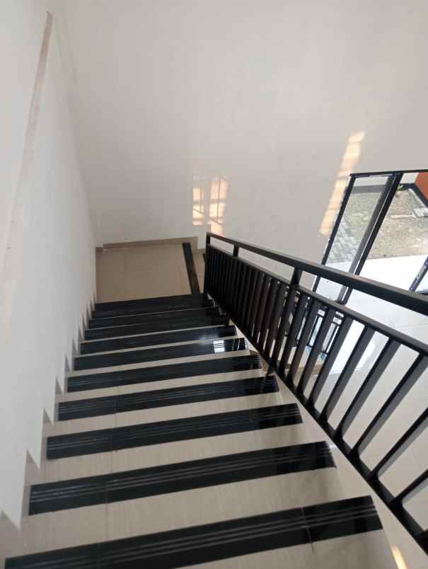 dijual rumah murah dekat toll cinere limo depok