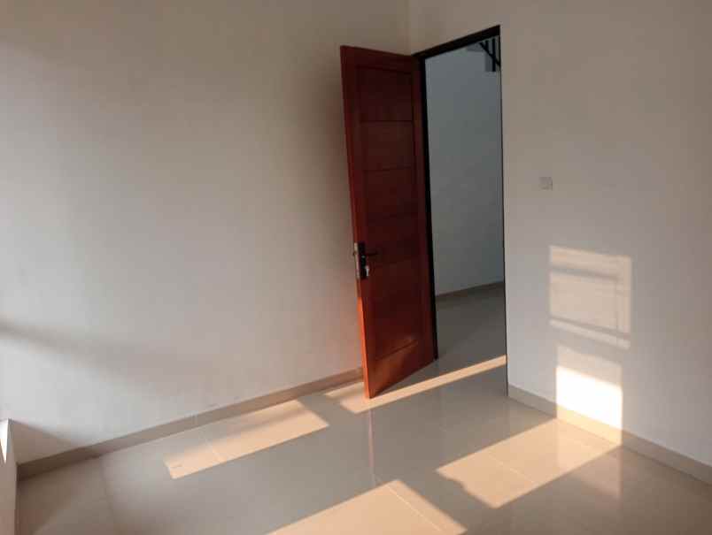 dijual rumah murah dekat toll cinere limo depok