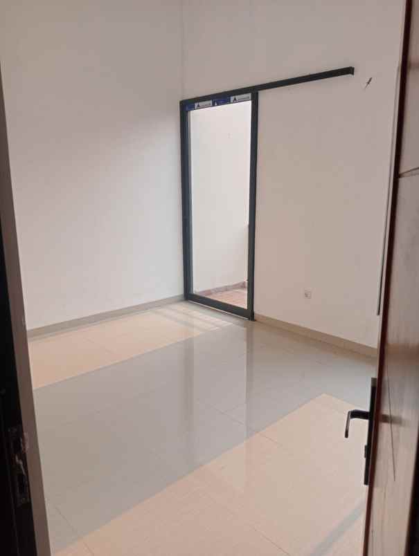 dijual rumah murah dekat toll cinere limo depok