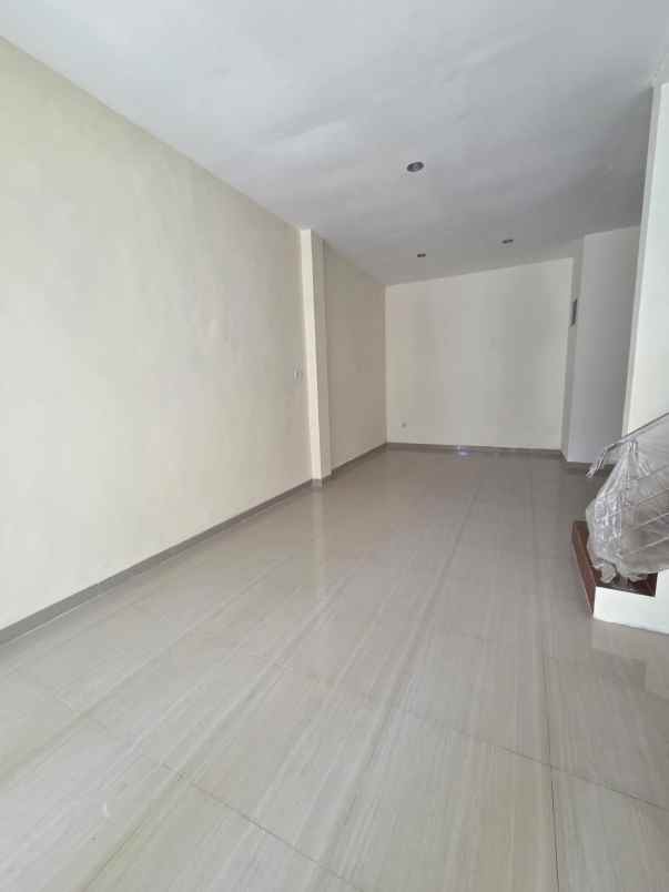 dijual rumah new gress di griya asri pakuwon city