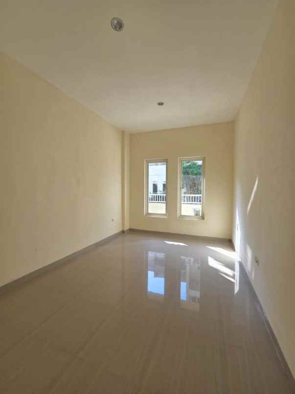 dijual rumah new gress di griya asri pakuwon city