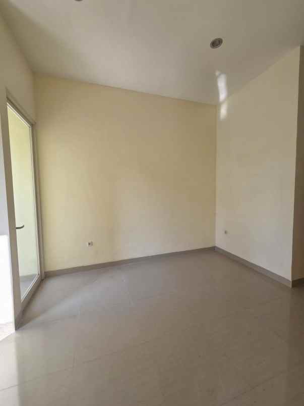 dijual rumah new gress di griya asri pakuwon city