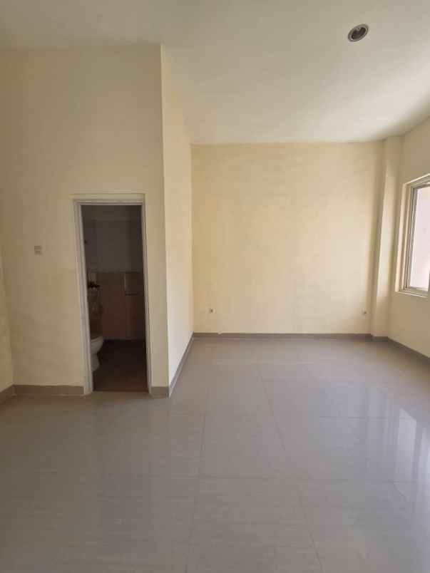 dijual rumah new gress di griya asri pakuwon city