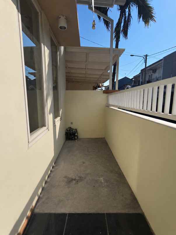 dijual rumah new gress di griya asri pakuwon city
