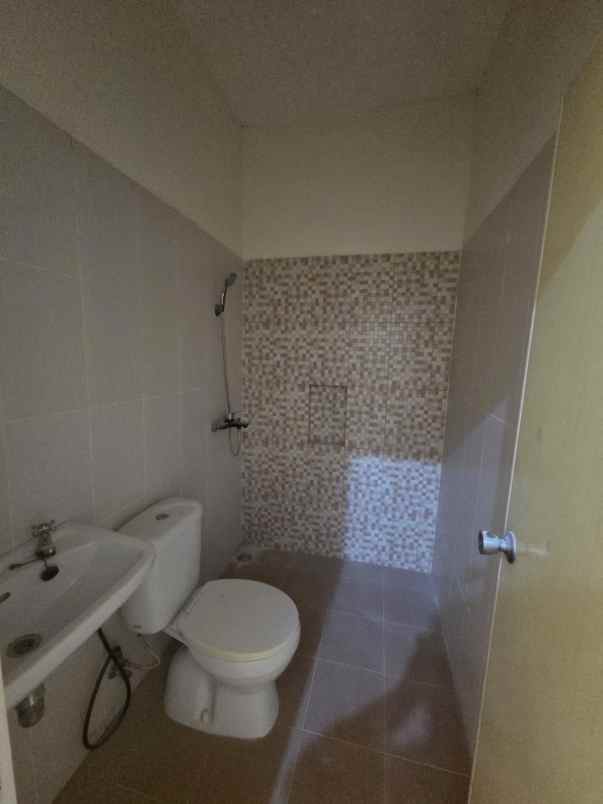 dijual rumah new gress di griya asri pakuwon city