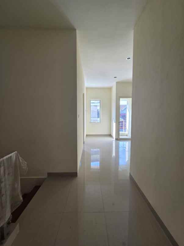 dijual rumah new gress di griya asri pakuwon city