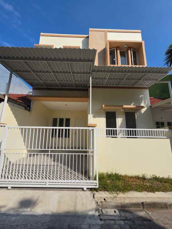 dijual rumah new gress di griya asri pakuwon city