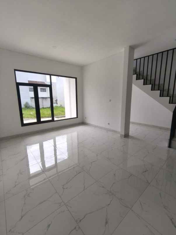 dijual rumah nuansa alam setiabudi