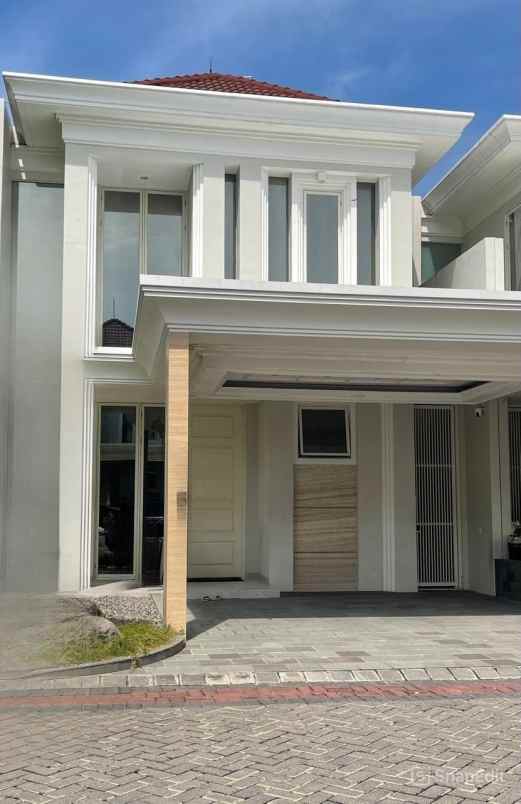 dijual rumah pakuwon city