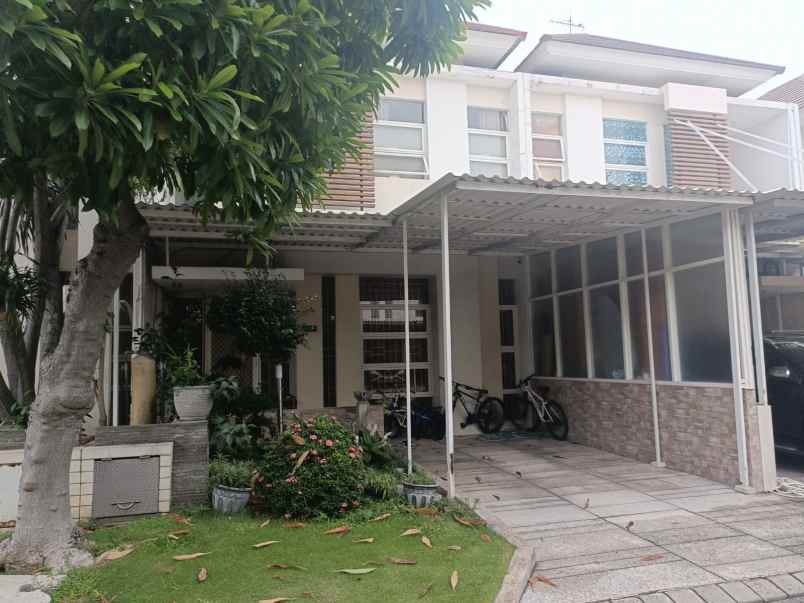 dijual rumah pakuwon city
