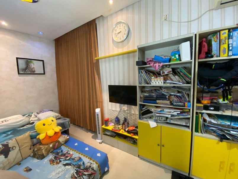 dijual rumah pakuwon city