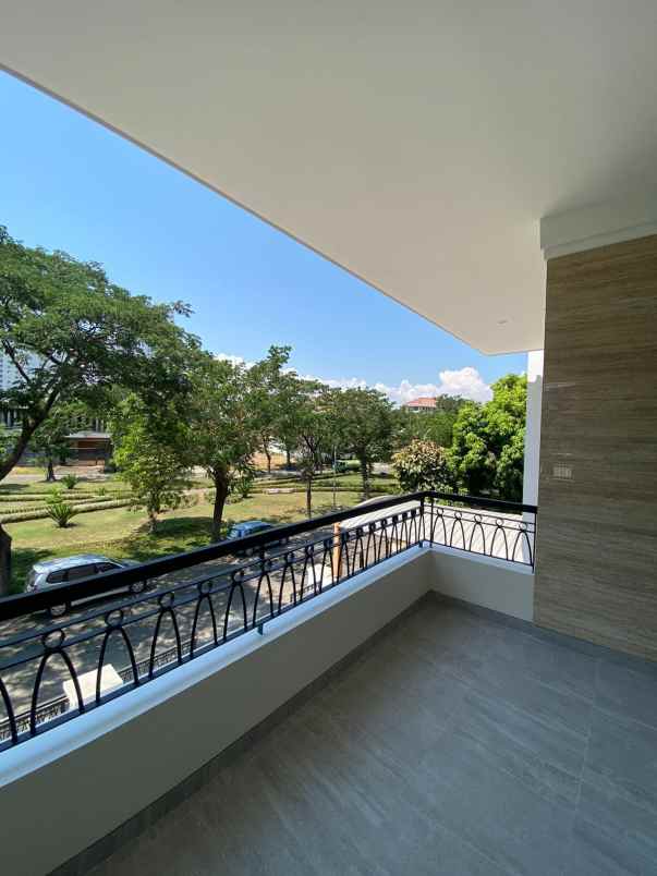 dijual rumah pakuwon city