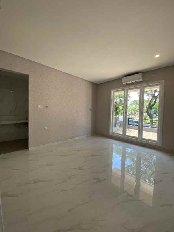 dijual rumah pakuwon city