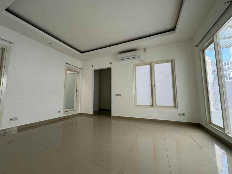 dijual rumah pakuwon city san antonio